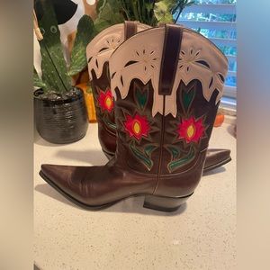 Guess vintage boots size 10